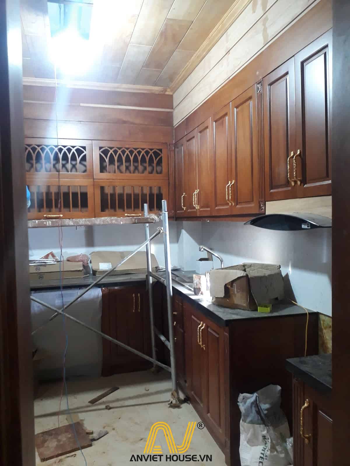 thi công nội thất gỗ tự nhiên phòng bếp