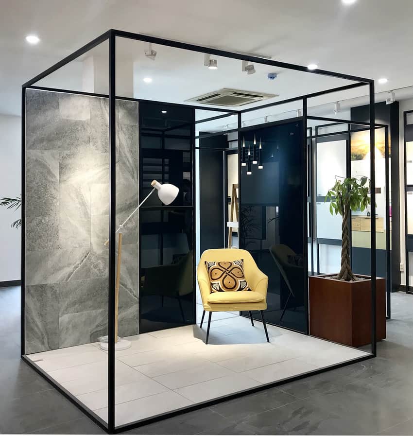 Hình ảnh thi công thực tế showroom gạch ốp lát