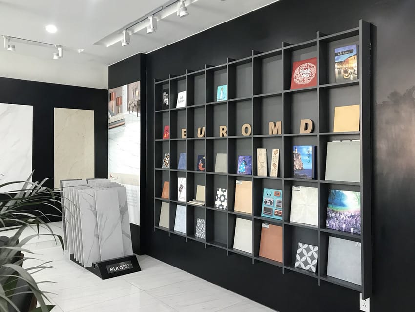 Hình ảnh thi công thực tế showroom gạch ốp lát