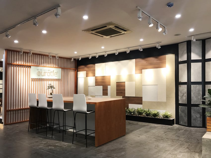 Hình ảnh thi công thực tế showroom gạch ốp lát