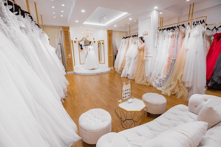 Cách trang trí nội thất showroom áo cưới  Canh xinh