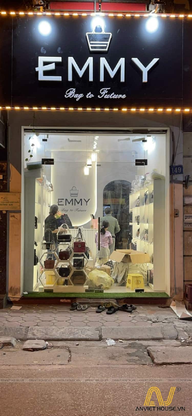 thi công nội thất shop túi xách Emmy