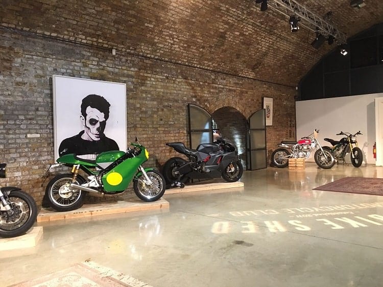 nội thất showroom