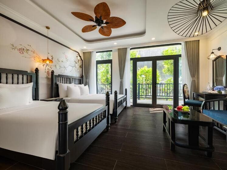 Ánh sáng tự nhiên làm nổi bật vẻ đẹp Indochine.