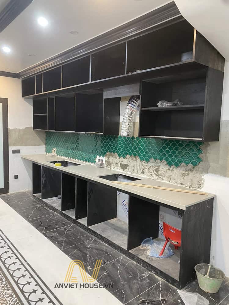 Lắp dựng khung tủ bếp phong cách indochine