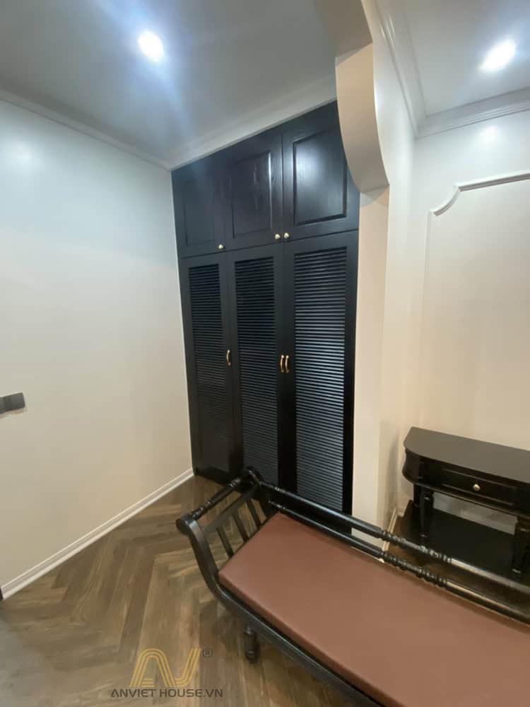 Tủ quần áo cánh chớp phong cách indochine