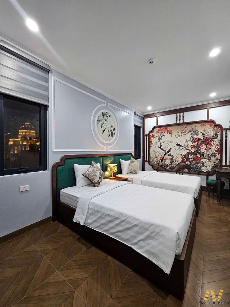 Sự hài hòa giữa màu sắc, vật liệu và ánh sáng mang đến một không gian nghỉ dưỡng tinh tế, đậm chất Indochine.
