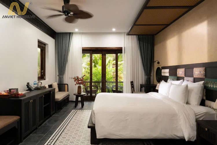 Gỗ tự nhiên kết hợp ánh sáng dịu nhẹ tạo nên dấu ấn Vintage ngay từ cái nhìn đầu tiên.