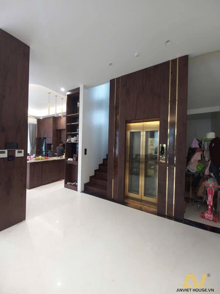 Thiết kế hiện đại kết hợp vật liệu cao cấp, tạo dấu ấn tinh tế.