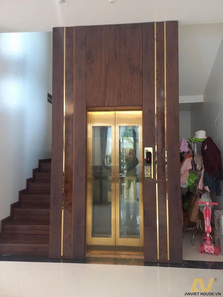 Đường vân gỗ tinh tế mang đến cảm giác ấm cúng và sang trọng.