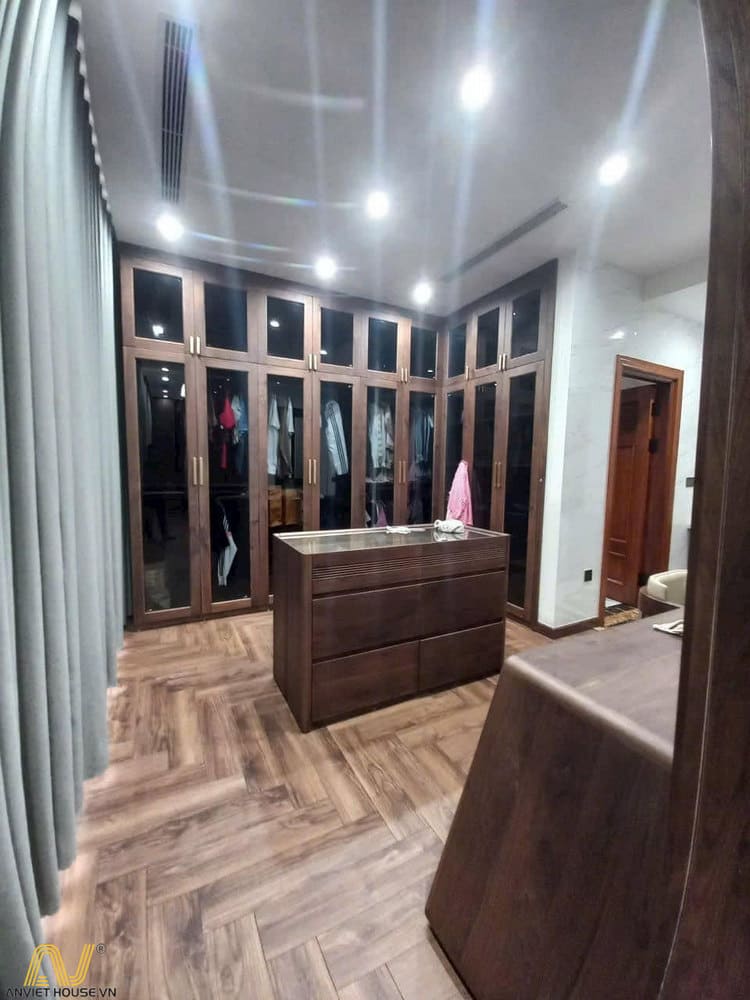 Không gian thay đồ hiện đại, đáp ứng nhu cầu của gia chủ.